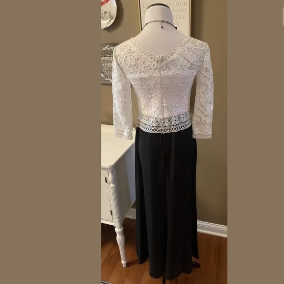 NEW TADASHI SHOJI V Neck Lace Stretch Crepe Gown - Picture 4 of 8